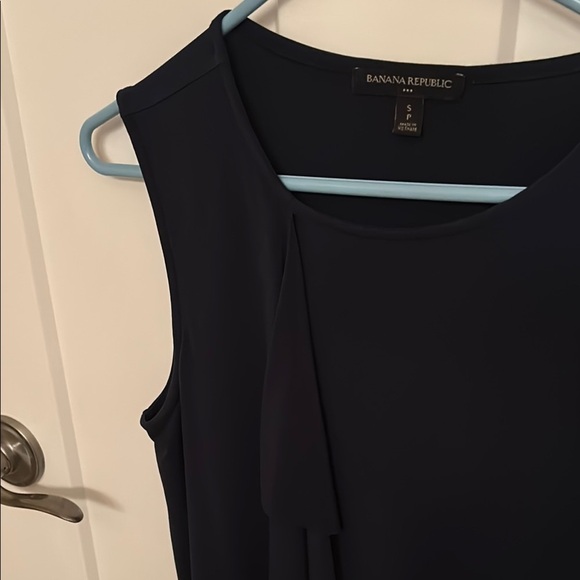 Banana Republic Navy Blue Sleeveless Top with front ruffle, size S - Picture 5 of 8